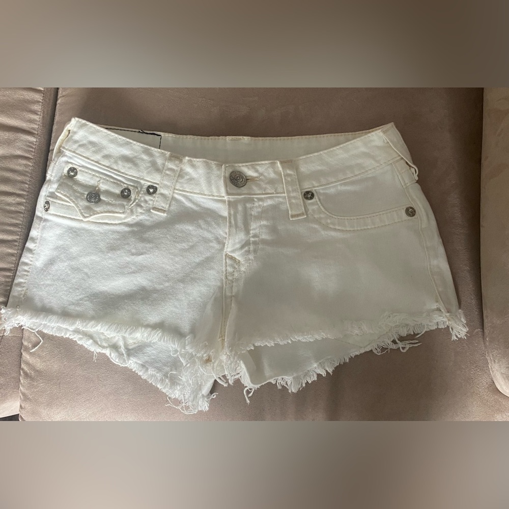 *NWOT* True Religion Joey Low Rise cut off shorts, Sz 27